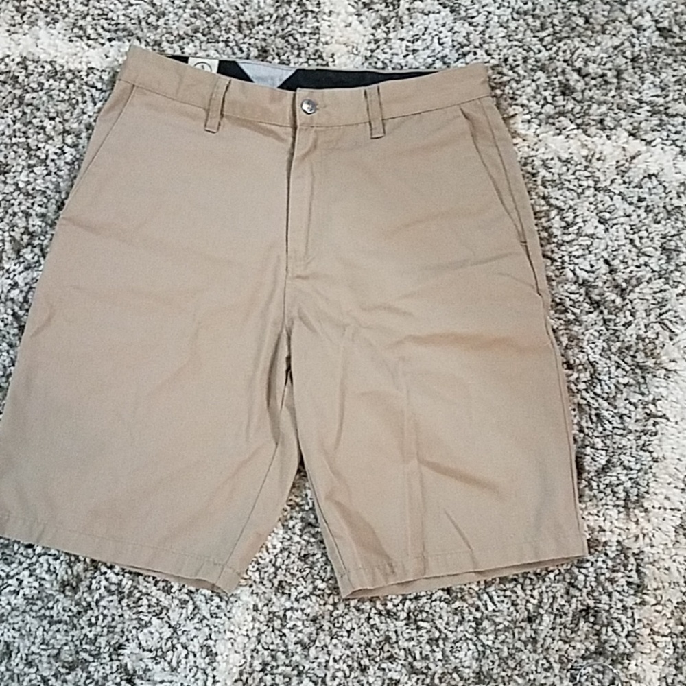 Mens Volcom khaki shorts size 32